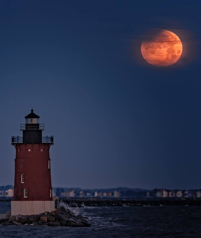 blood moon 2018, bluemoon,super moon, breakwater light house, harbor of safe refuge, lewes, cape henlopen state park,