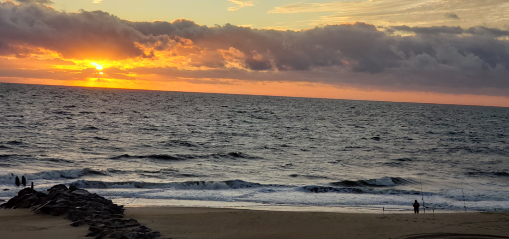 war on the shore, bluefish, calcutta, winning fish, surf fishing tournament, cape henlopen state park, delaware, sussex county, cape henlopen state park, herring point beach, gordons pond beach, rough seas, angry seas, fishbites, mullet rigs,