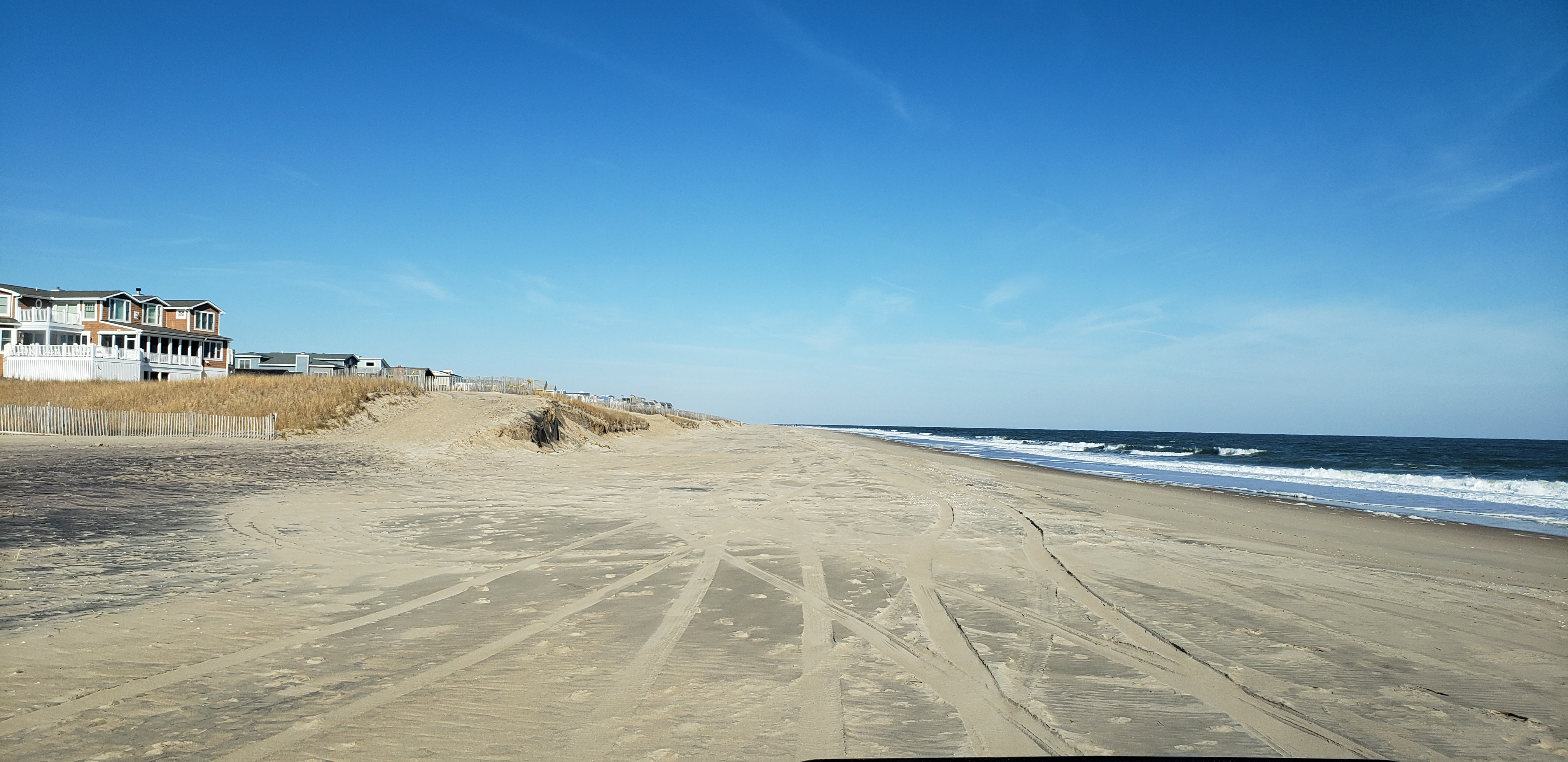 Fenwick Island State Park drive on surf fishing beaches looking north