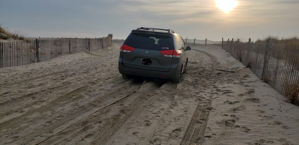 mini van stuck on beach, delaware seashore state park, delaware beaches, delaware surf fishing